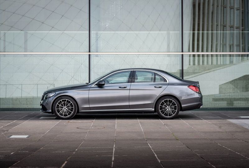 Mercedes-Benz C-Class عملية فيس ليفت IV (W205)، سيدان — منظر من الجانب الأيمن