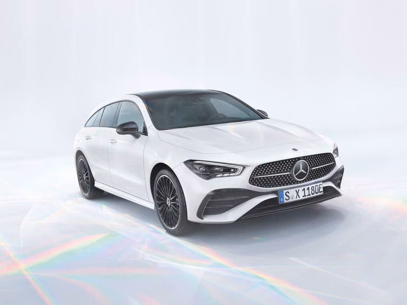 Mercedes-Benz CLA عملية فيس ليفت II (C118، X118)، واجون 5 أبواب — منظر أمامي بزاوية ثلاثة أرباع