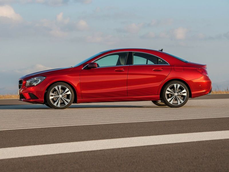 Mercedes-Benz CLA I (C117، X117)، سيدان — منظر من الجانب الأيسر