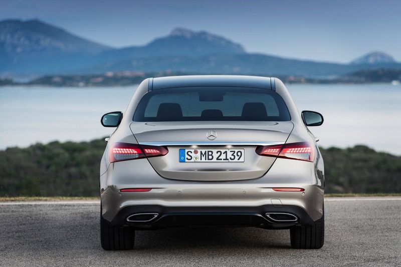 Mercedes-Benz E-Class V (W213, S213, S213, C238) فيس ليفت، سيدان — منظر خلفي