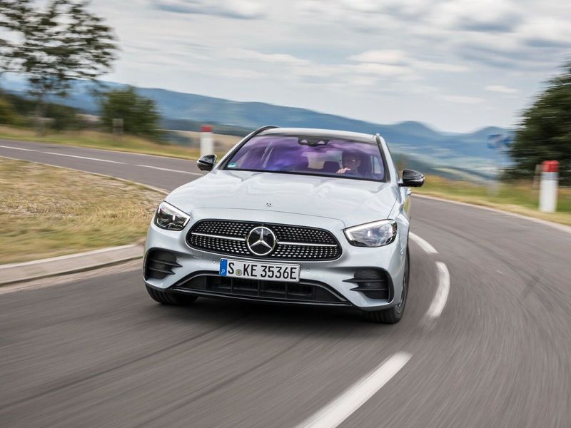 Mercedes-Benz E-Class V (W213, S213, S213, C238) فيس ليفت، واجون 5 أبواب — منظر أمامي