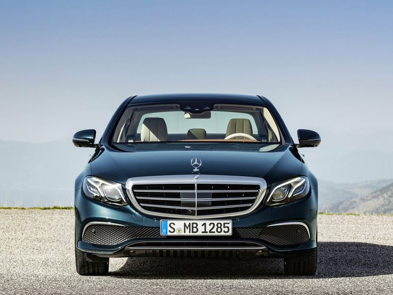 Mercedes-Benz E-Class V (W213، S213، C238)، سيدان — منظر أمامي