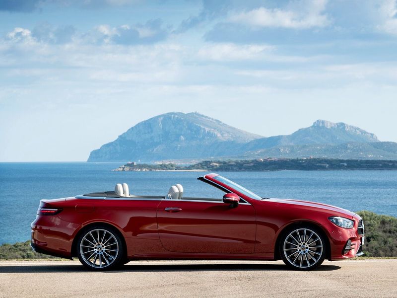 Mercedes-Benz E-Class V (W213, S213, S213, C238) فيس ليفت، قابلة للتحويل — منظر من الجانب الأيمن