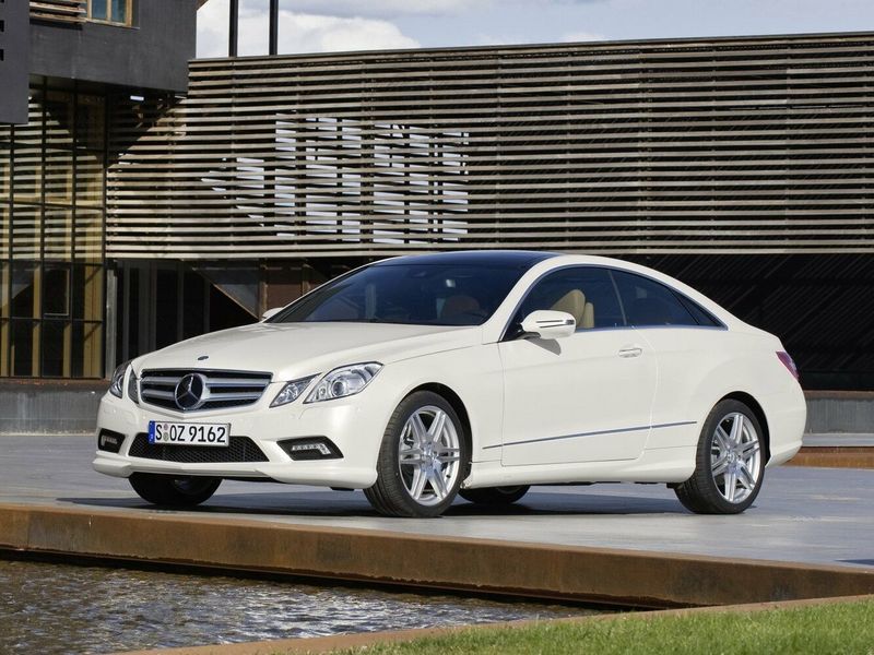 Mercedes-Benz E-Class IV (W212، S212، C207)، كوبيه - سقف صلب — منظر أمامي أيمن