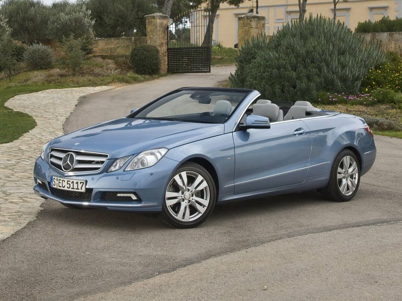 Mercedes-Benz E-Class IV (W212، S212، C207)، قابلة للتحويل — منظر أمامي أيمن