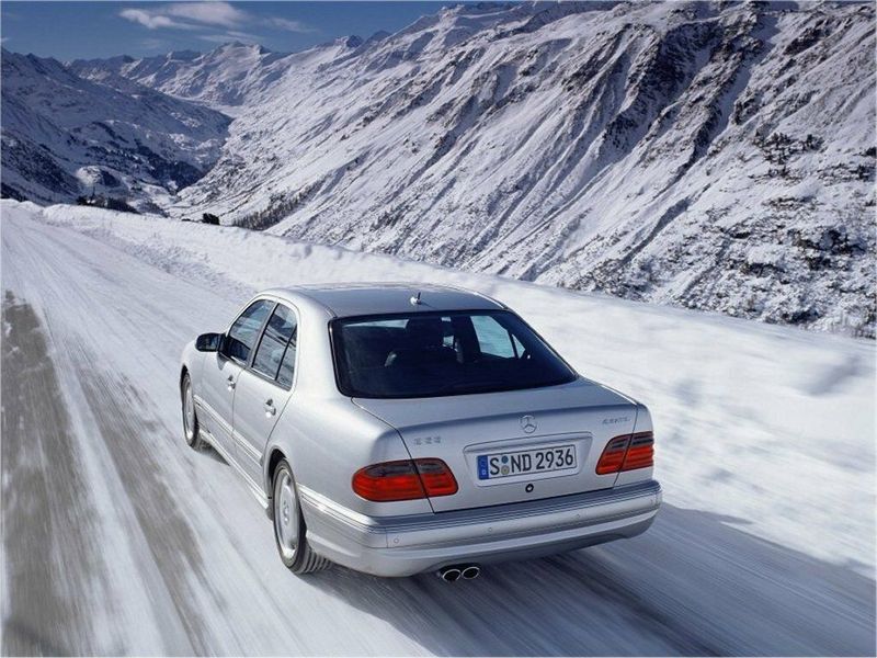 Mercedes-Benz E-Class AMG فيس ليفت II (W210، S210)، سيدان — منظر خلفي أيمن