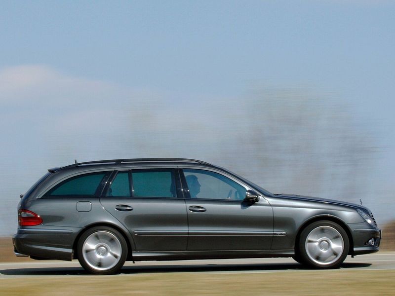 Mercedes-Benz E-Class AMG عملية فيس ليفت III (W211، S211)، واجون 5 أبواب — منظر من الجانب الأيسر