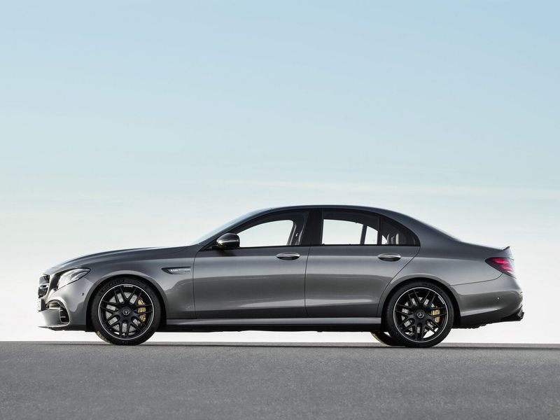 Mercedes-Benz E-Class AMG V (W213)، سيدان — منظر من الجانب الأيسر