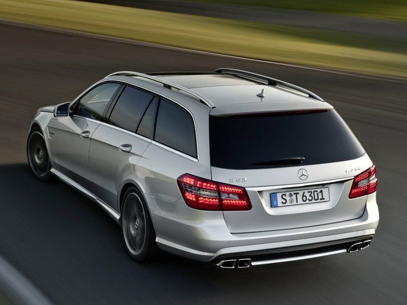 Mercedes-Benz E-Class AMG IV (W212، S212)، واجون 5 أبواب — منظر خلفي أيمن