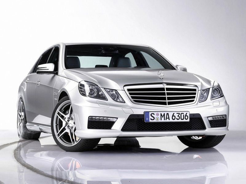 Mercedes-Benz E-Class AMG IV (W212، S212)، سيدان — منظر أمامي أيسر
