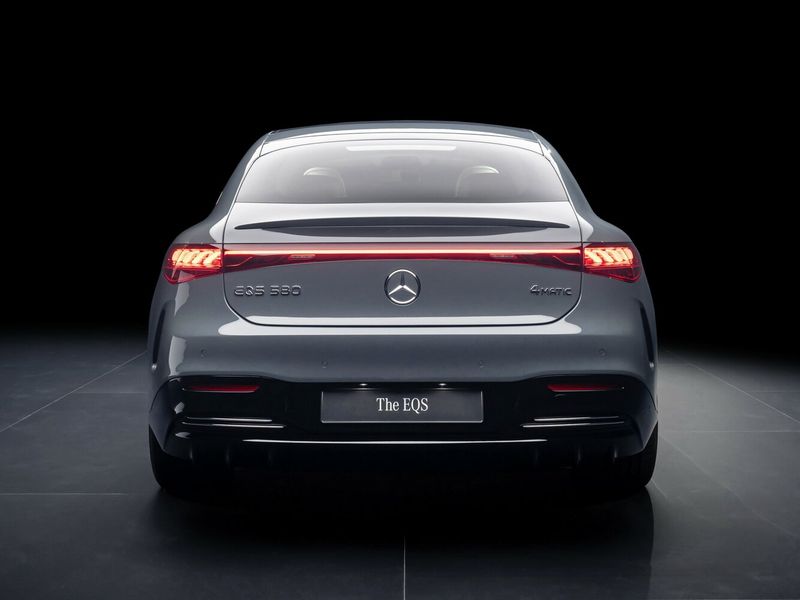Mercedes-Benz EQS I عملية شد الوجه، ليفتباك — منظر خلفي