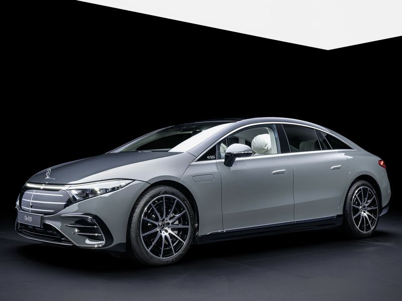 Mercedes-Benz EQS I عملية شد الوجه، ليفتباك — منظر أمامي بزاوية ثلاثة أرباع