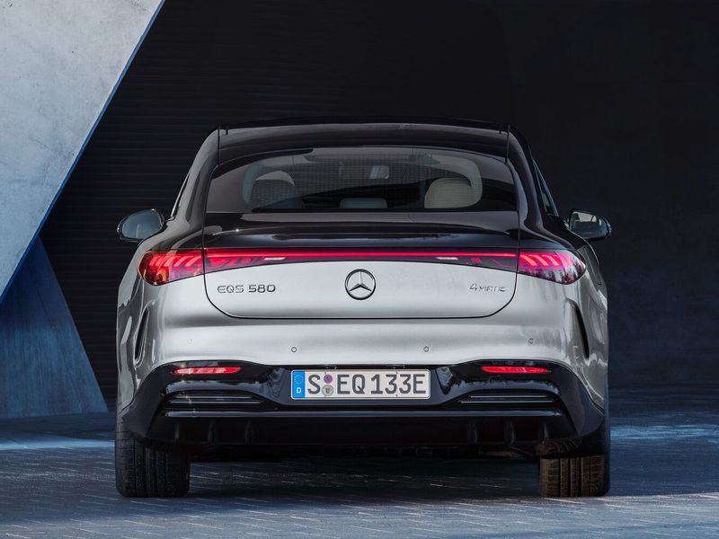 Mercedes-Benz EQS، ليفتباك — منظر خلفي