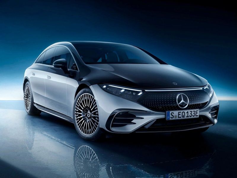 Mercedes-Benz EQS، ليفتباك — منظر أمامي بزاوية ثلاثة أرباع