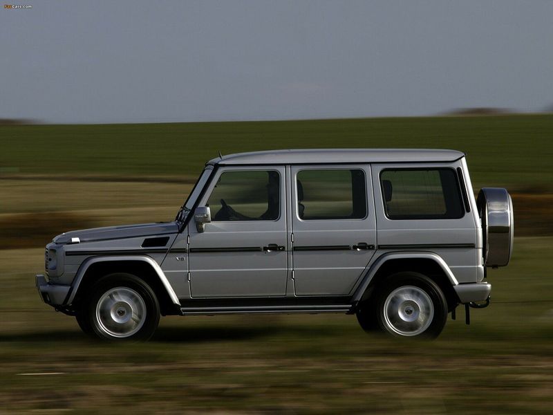 Mercedes-Benz G-Class II (W463)، دفع رباعي 5 أبواب — منظر من الجانب الأيسر