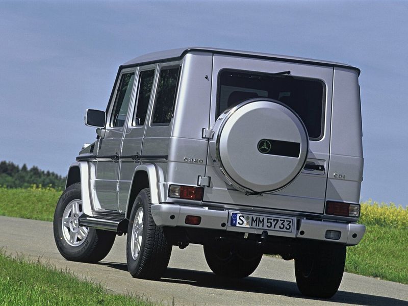 Mercedes-Benz G-Class II (W463 W463) فيس ليفت 1، دفع رباعي 5 أبواب — منظر خلفي أيسر