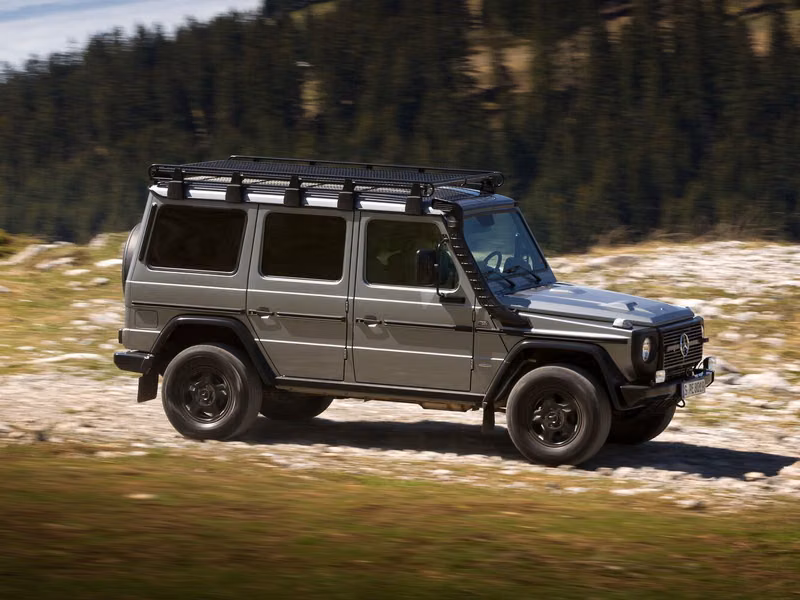 Mercedes-Benz G-Class ط (W461) المهنية، دفع رباعي 5 أبواب — منظر أمامي أيمن