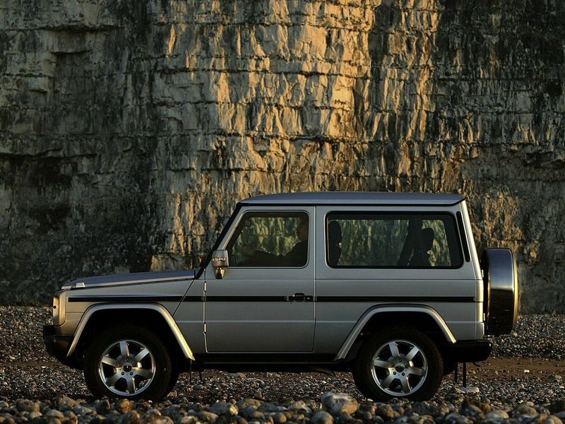 Mercedes-Benz G-Class II (W463 W463) فيس ليفت 1، دفع رباعي 3 أبواب — منظر من الجانب الأيسر