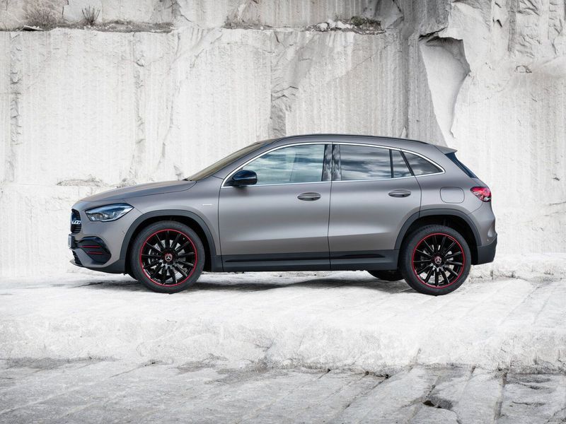 Mercedes-Benz GLA II (H247)، دفع رباعي 5 أبواب — منظر من الجانب الأيسر