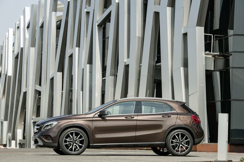 Mercedes-Benz GLA I (X156)، دفع رباعي 5 أبواب — منظر من الجانب الأيسر