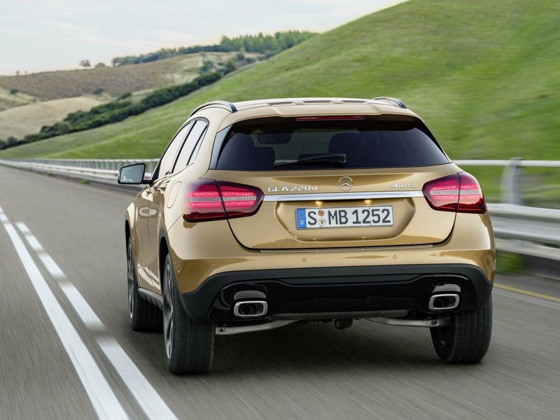 Mercedes-Benz GLA I (X156) فيس ليفت I (X156)، دفع رباعي 5 أبواب — منظر خلفي أيسر
