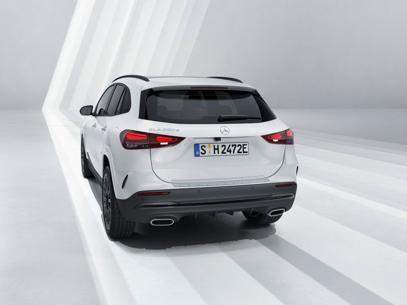 Mercedes-Benz GLA عملية فيس ليفت II (H247) II (H247)، دفع رباعي 5 أبواب — منظر خلفي