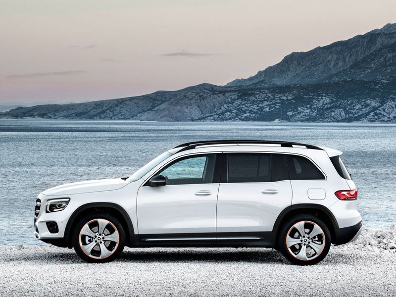 Mercedes-Benz GLB I (X247)، دفع رباعي 5 أبواب — منظر من الجانب الأيسر