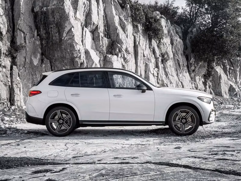 Mercedes-Benz GLC II (X254)، دفع رباعي 5 أبواب — منظر من الجانب الأيمن