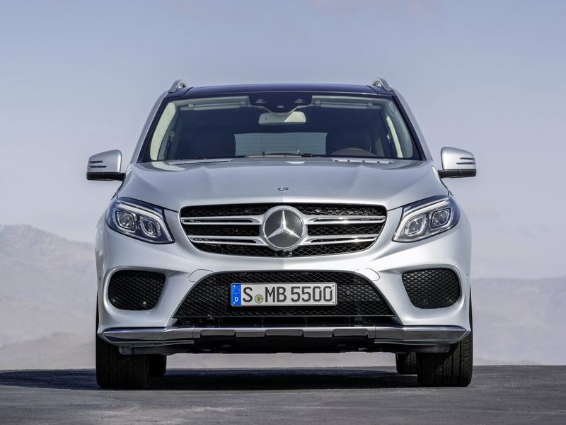 Mercedes-Benz GLE I (W166)، دفع رباعي 5 أبواب — منظر أمامي