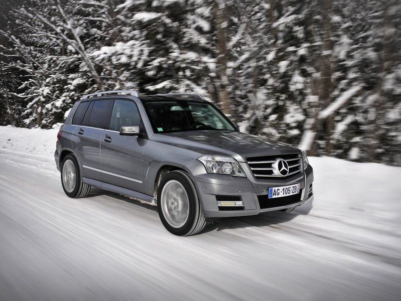 Mercedes-Benz GLK-Class I (X204)، دفع رباعي 5 أبواب — منظر أمامي أيمن