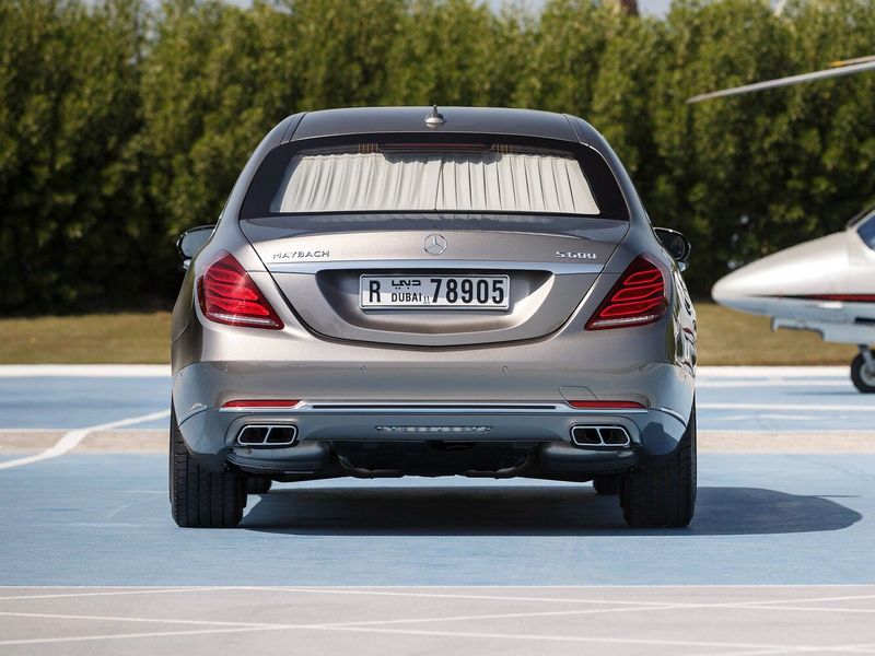 Mercedes-Benz Maybach S-Class I (X222)، ليموزين Pullman — منظر خلفي