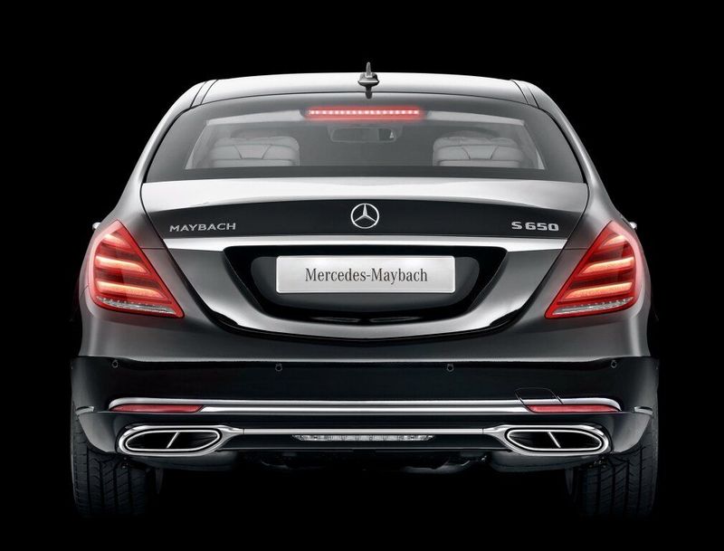 Mercedes-Benz Maybach S-Class I (X222) فيس ليفت I (X222)، ليموزين Pullman — منظر خلفي