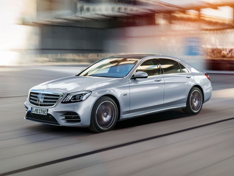 Mercedes-Benz S-Class فيس ليفت السادس (W222، C217)، سيدان Long — منظر أمامي أيمن