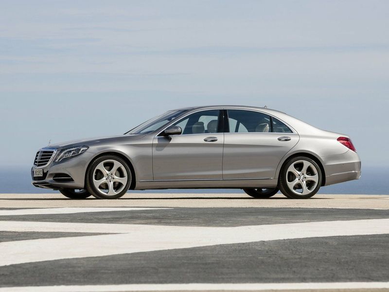 Mercedes-Benz S-Class السادس (W222، C217)، سيدان — منظر من الجانب الأيسر