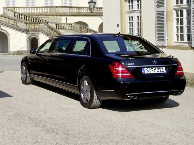 Mercedes-Benz S-Class عملية فيس ليفت V (W221)، ليموزين Pullman — منظر خلفي أيمن