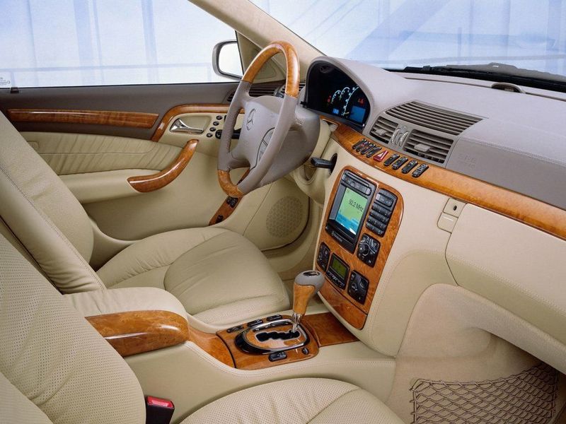 Mercedes-Benz S-Class IV (W220)، ليموزين Pullman — منطقة السائق