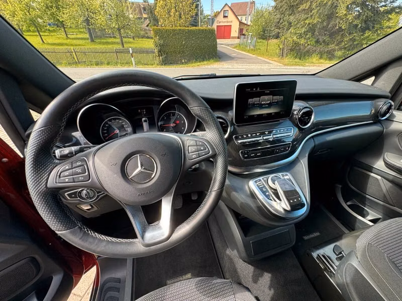 Mercedes-Benz V-Class عملية فيس ليفت III (W447)، ميني فان — منطقة السائق