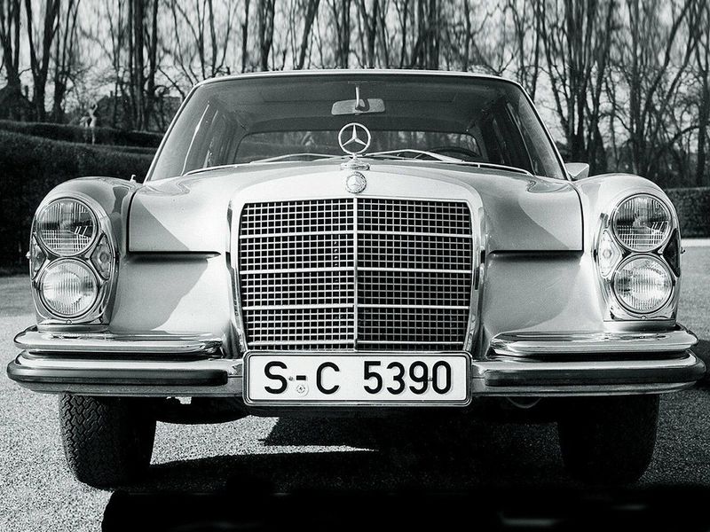Mercedes-Benz W108، سيدان — منظر أمامي