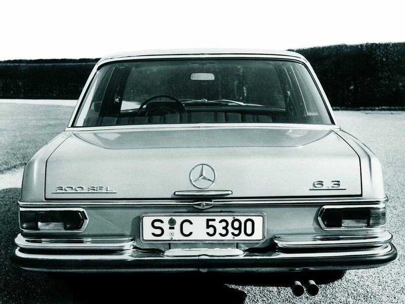 Mercedes-Benz W108، سيدان — منظر خلفي