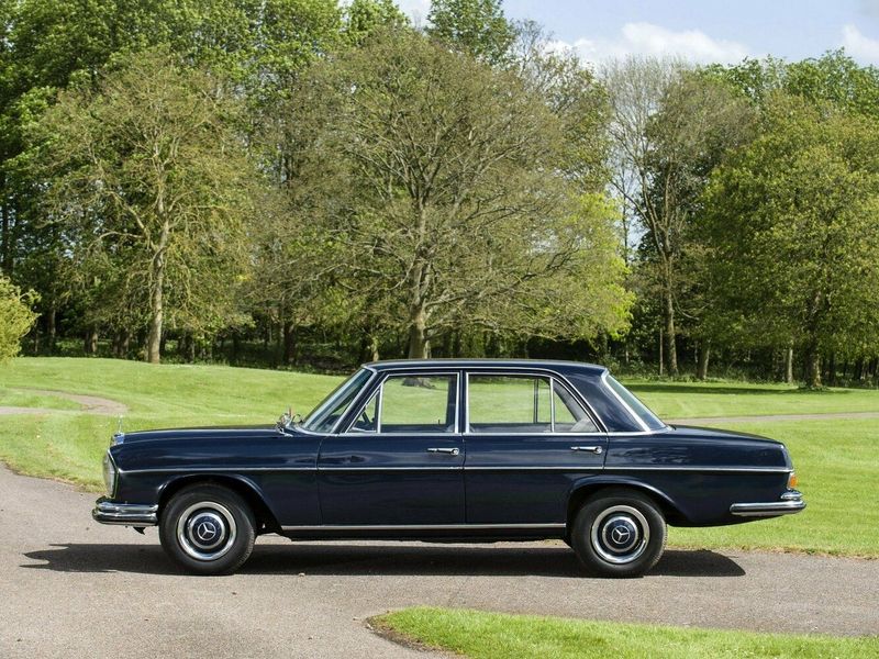 Mercedes-Benz W108، سيدان — منظر من الجانب الأيسر