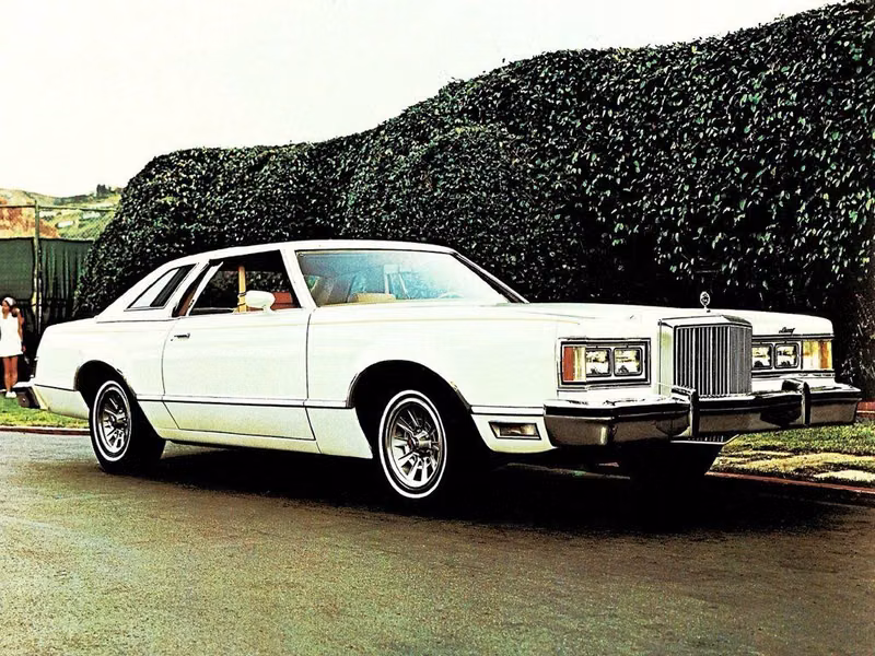 Mercury Cougar رابعاً، كوبيه — منظر أمامي أيمن