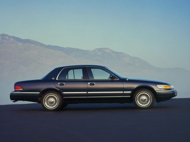 Mercury Grand Marquis ثانياً، سيدان — منظر من الجانب الأيسر