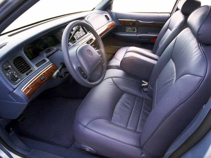 Mercury Grand Marquis ثالثاً، سيدان — منطقة السائق