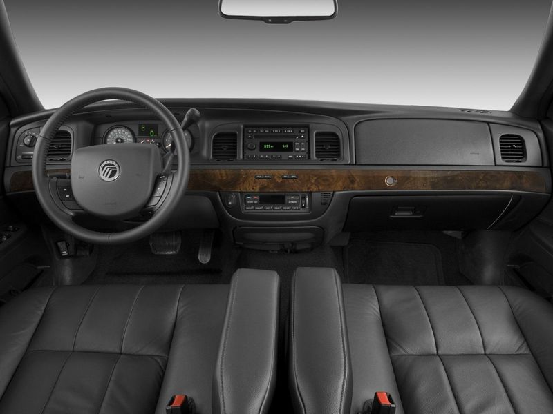Mercury Grand Marquis فيس ليفت IV، سيدان — لوحة القيادة