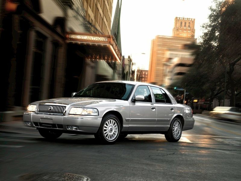 Mercury Grand Marquis فيس ليفت IV، سيدان — منظر أمامي أيمن