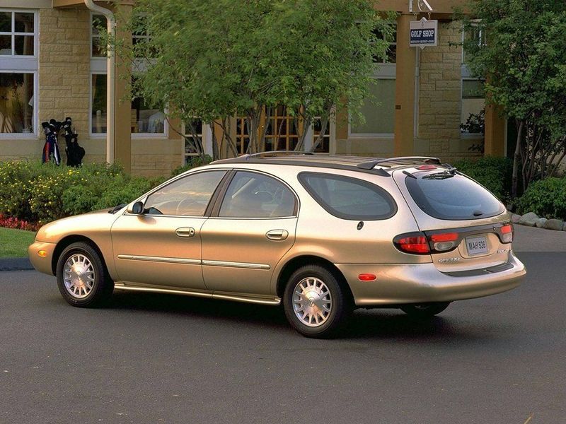 Mercury Sable ثالثاً، واجون 5 أبواب — منظر خلفي أيمن