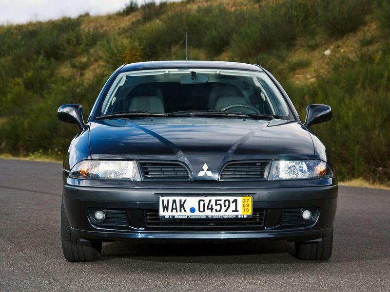 Mitsubishi Carisma I Рестайлинг, Лифтбэк — вид спереди