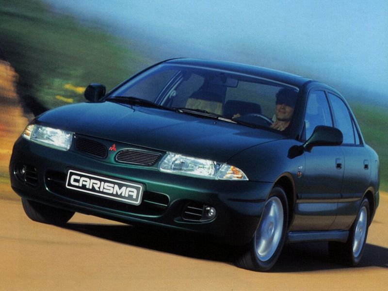 Mitsubishi Carisma I, Седан — вид спереди справа