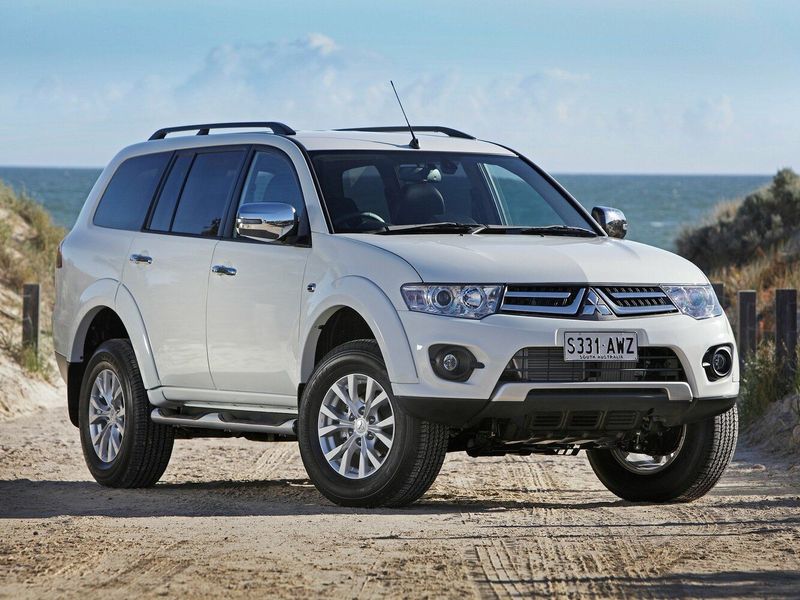 Mitsubishi Challenger فيس ليفت الثاني، دفع رباعي 5 أبواب — منظر أمامي أيمن