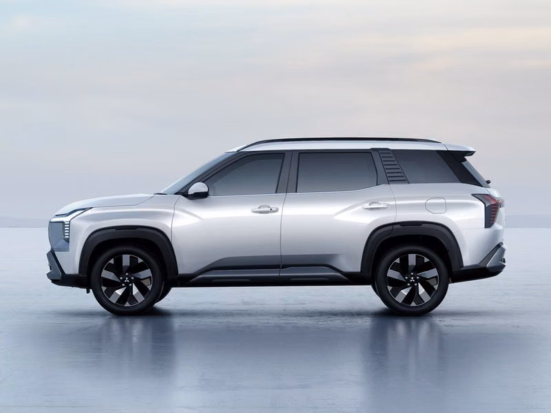 Mitsubishi Destinator, Внедорожник 5 дв. — вид слева